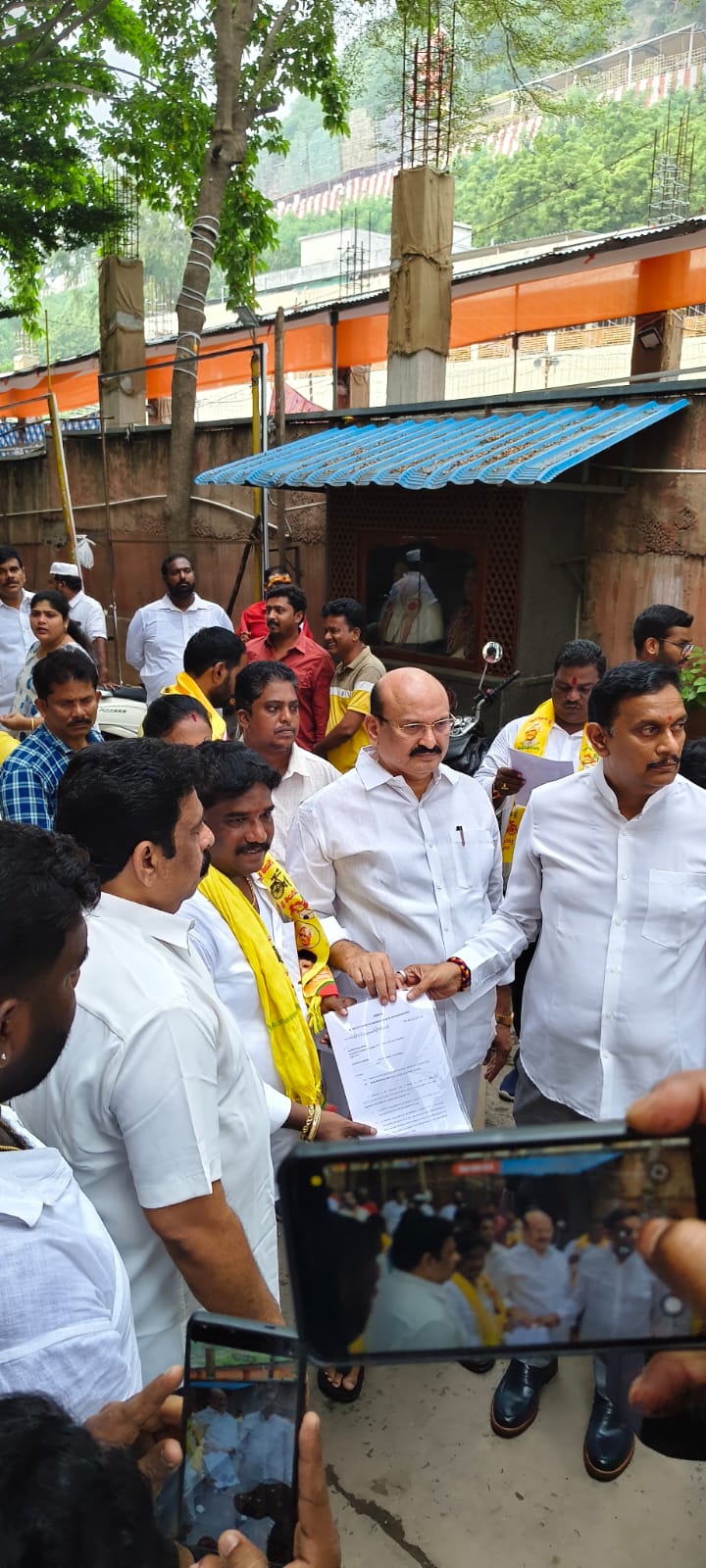*✍️54వ డివిజన్ అభివృద్ధే లక్ష్యం.. ప్రజల సంక్షేమమే ధ్యేయం!*